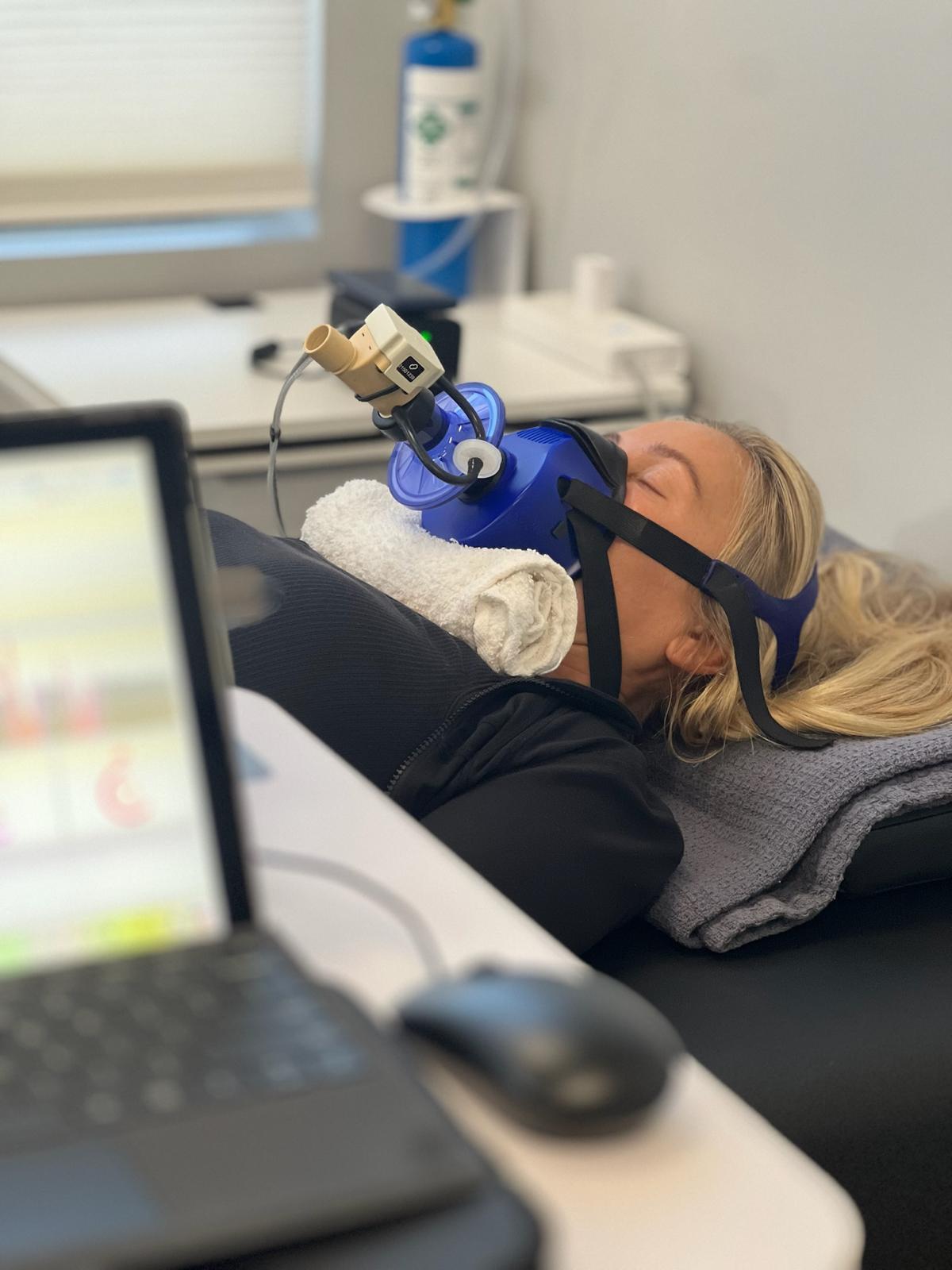 Resting Metabolic Rate (RMR)
A woman in a lying position during the Resting Metabolic Rate analysis